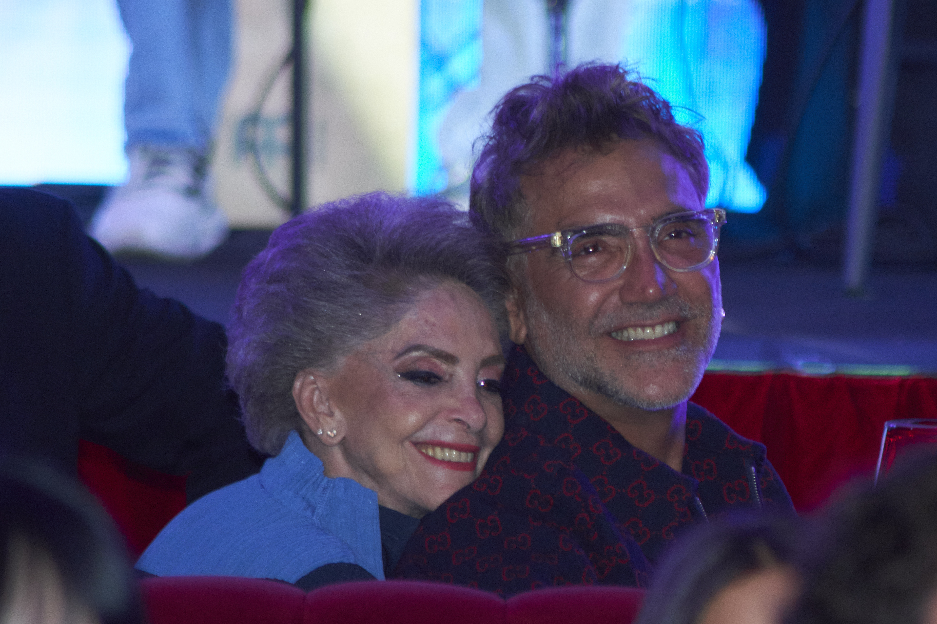 María del Refugio Abarca 'Cuquita' y su hijo Alejandro Fernández.