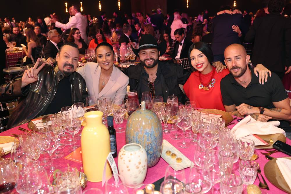 Pepe Aguilar, Aneliz Álvarez, Leonardo Aguilar y Ángela Aguilar.