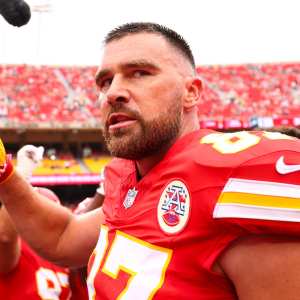 GettyImages-2235428157 Travis Kelce vs Eagles September 2025
