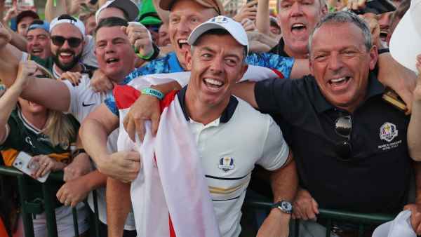 GettyImages-2237945893 Rory McIlroy Fans Ryder Cup 2025