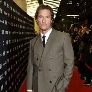 GettyImages2233933813-Matthew-McConaughey-Advises-Couples-to-Get-a-Smaller-Bed-in-Sweet-Poem