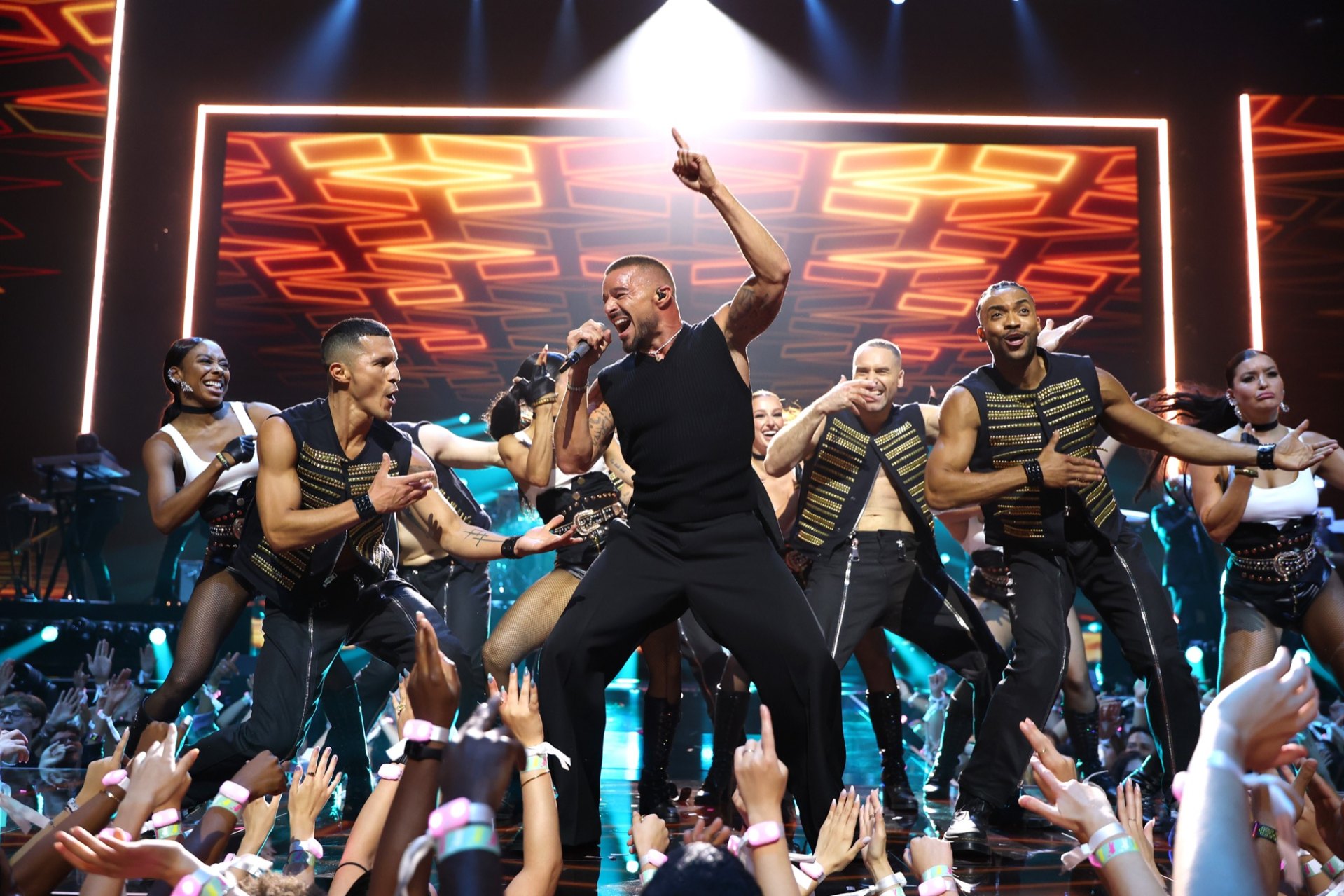 Latin Singer Ricky Ricky Martin Thanks Kids in Latin Icon Award Speech at 2025 VMAs | Us ...