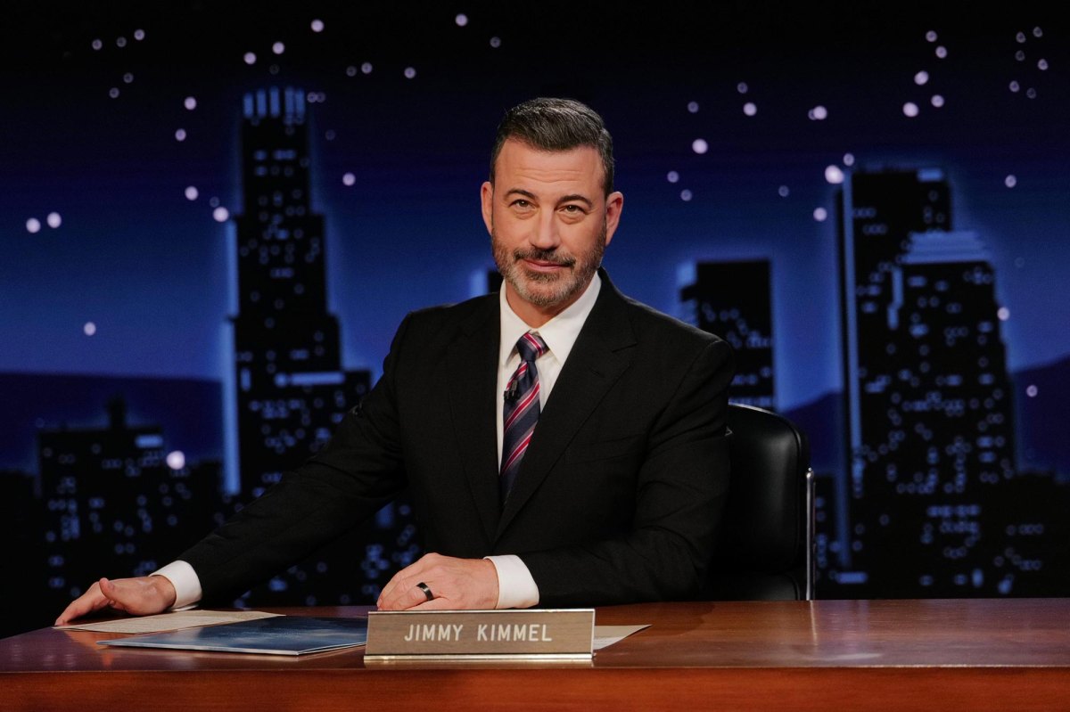 Kelly Ripa and Mark Conseulos Address Jimmy Kimmel s Return GettyImages 2236595528