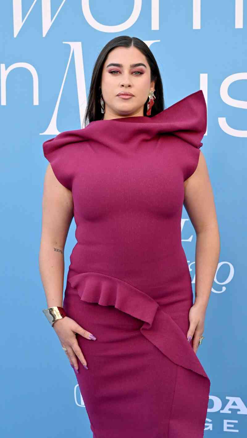 lauren jauregui purple dress Lauren Jauregui no AMAs 2018