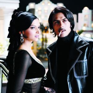 Deepika Padukone, Arjun Rampal in Om Shanti Om