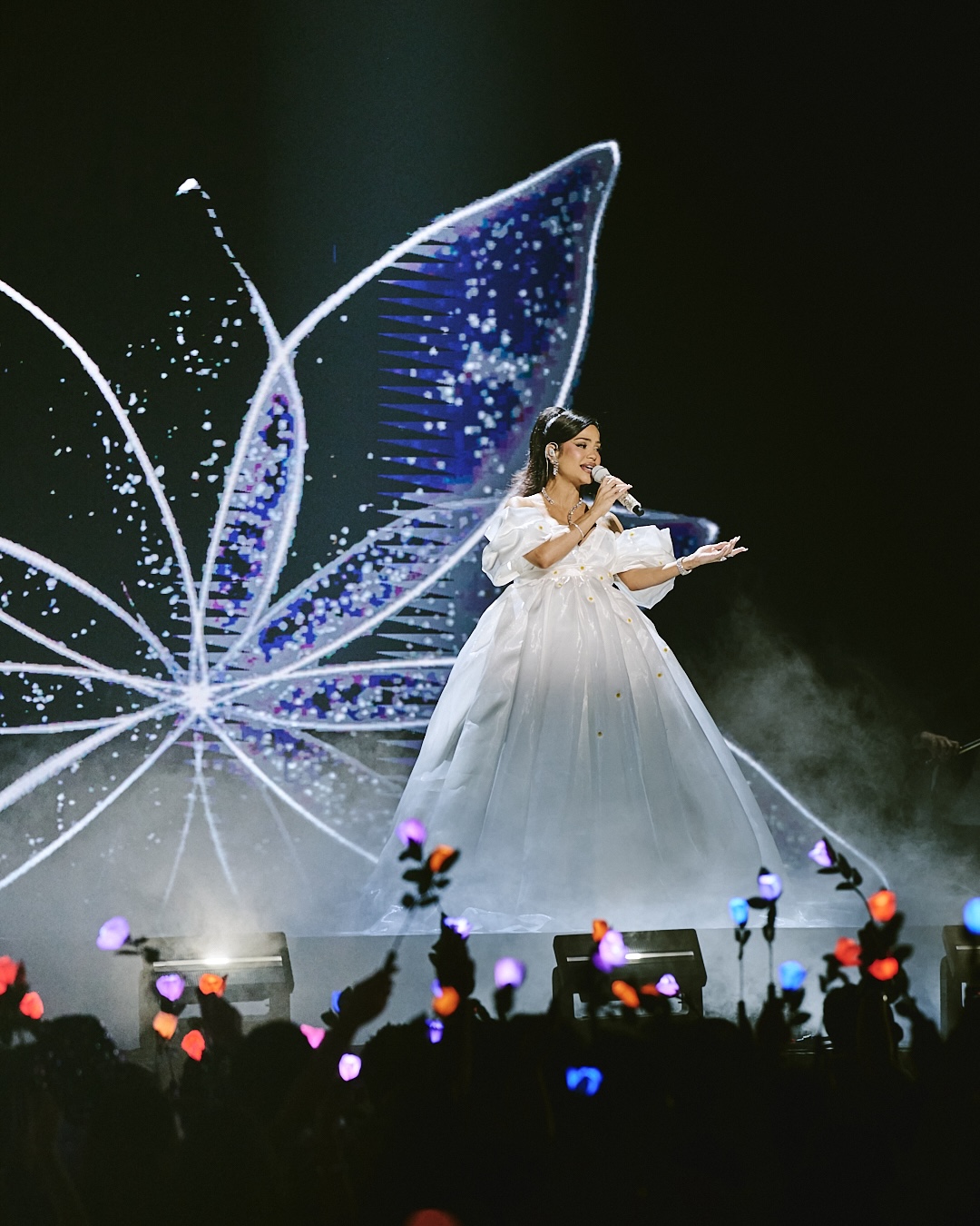 Natti Natasha revela el sexo de su bebé en premios Juventud 2025