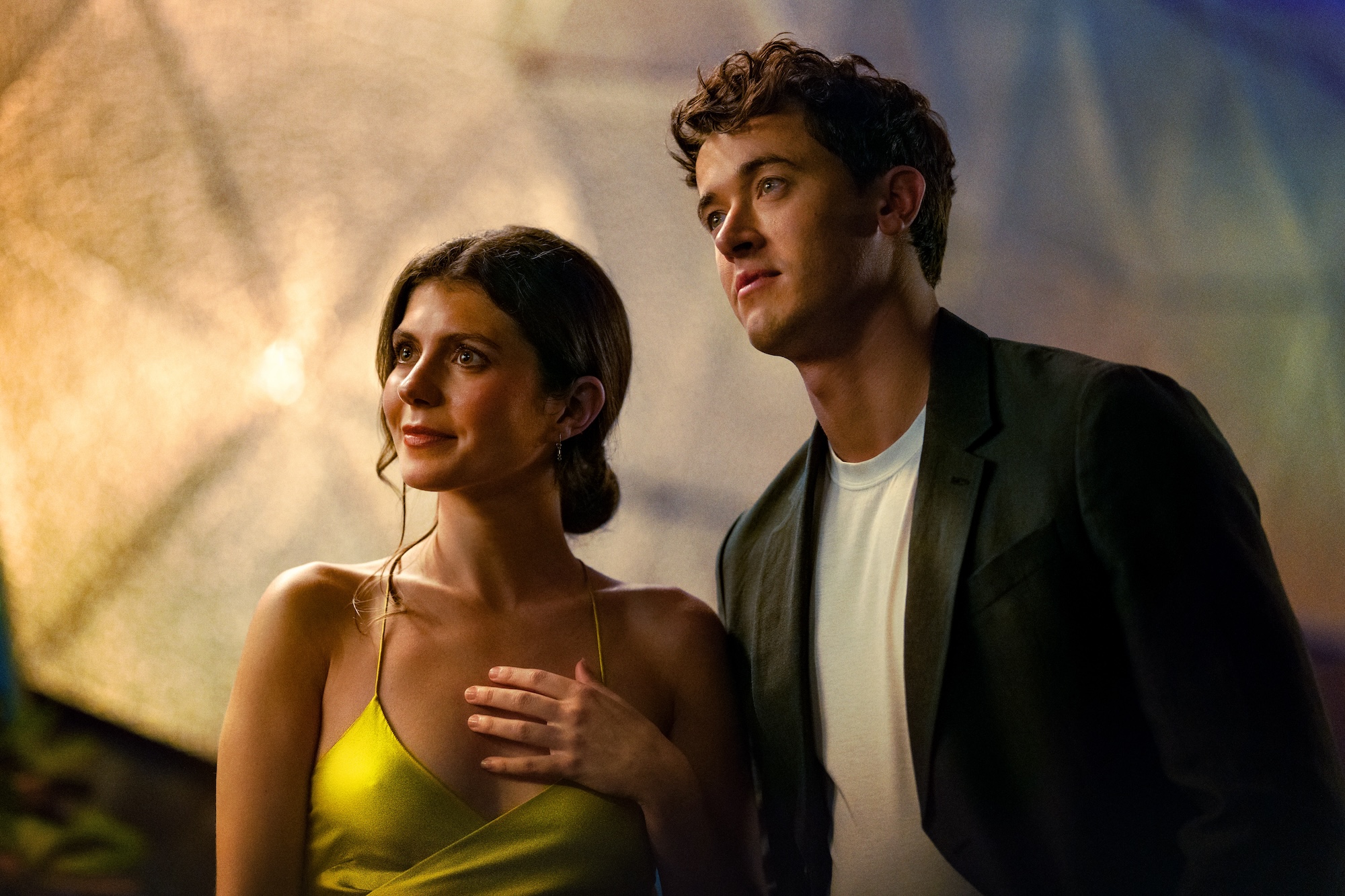 People We Meet on Vacation Trailer 1