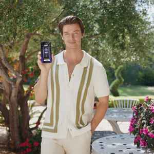 Patrick Schwarzenegger Jokes About Weird Stuff Hes Done on Set in New Ad Campaign For Fanatics Casino_ FanCash Spins - Photo 5