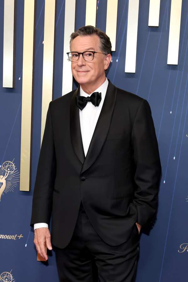 Stephen Colbert recibe una ovación de pie en los Emmy 2025 tras su ...