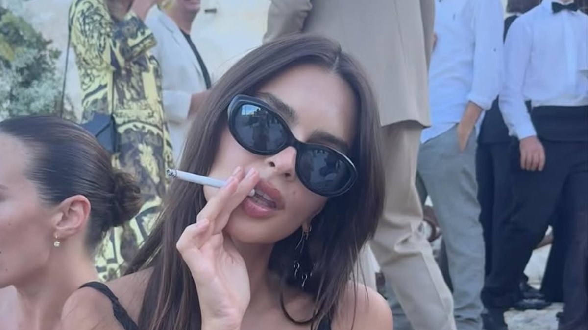 emily ratajkowski cigarette simply01_631 THE STYLE POST Photos by Emily Ratajkowski (@emrata)