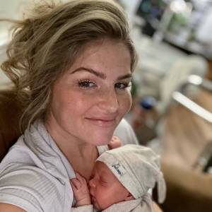 Erin Bates Says Her Leg Still Isnt Functioning 1 Month After Giving Birth Time Will Heal