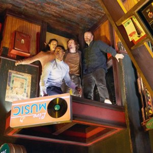 Taylor Russell, Jay Ellis, Logan Miller, Tyler Labine in Escape Room