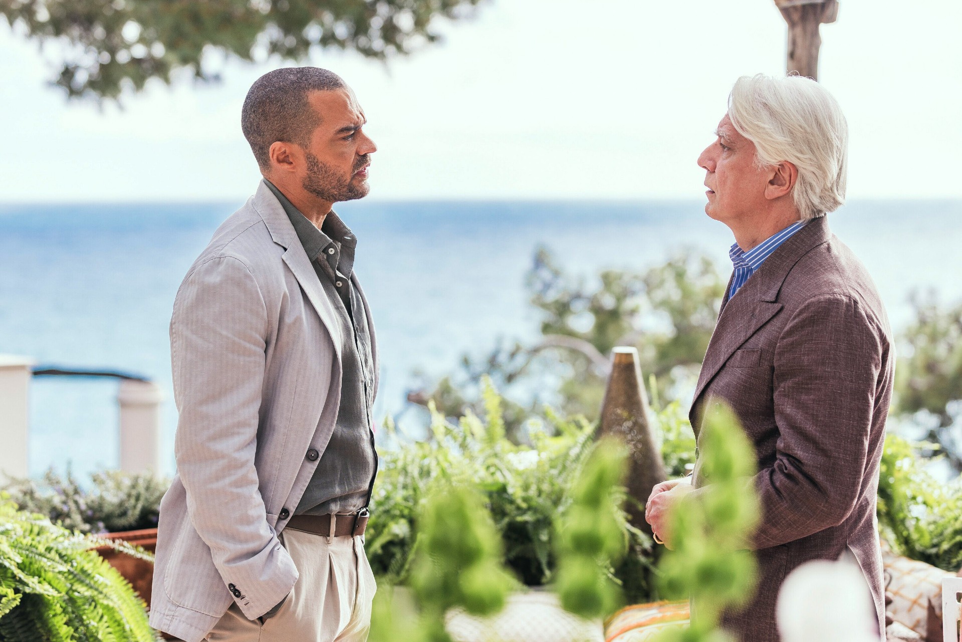 Jesse Williams, Tommasco Ragno in Hotel Costiera