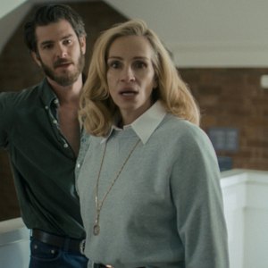 Julia Roberts Reacts to Andrew Garfield Calling Her a ‘National Treasure’