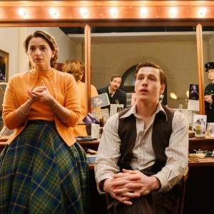 Pearl Chanda, Sam Rockwell, Harris Dickinson, Saoirse Ronan in See How They Run
