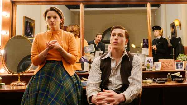 Pearl Chanda, Sam Rockwell, Harris Dickinson, Saoirse Ronan in See How They Run