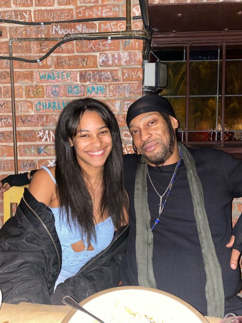 dangelo wife and kids Image 8