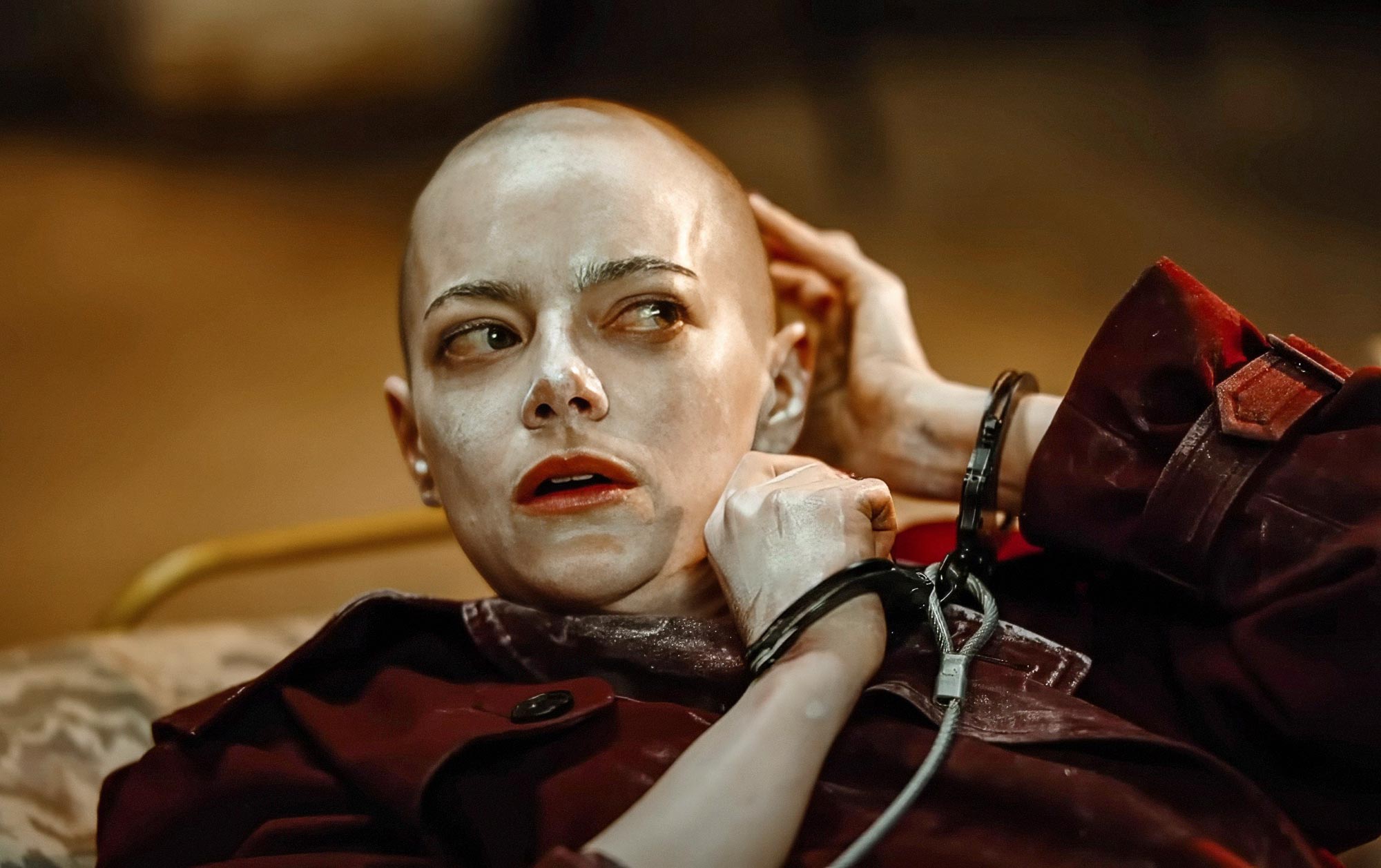 Emma Stone Reveals How She Prepped Daughter for Super Scary Bald Head in Bugonia MCDBUGO_UC022