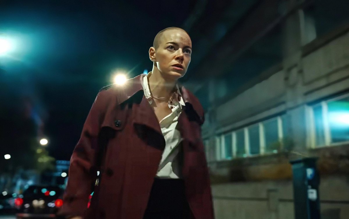 Emma Stone Reveals How She Prepped Daughter for Super Scary Bald Head in Bugonia MCDBUGO_UC025