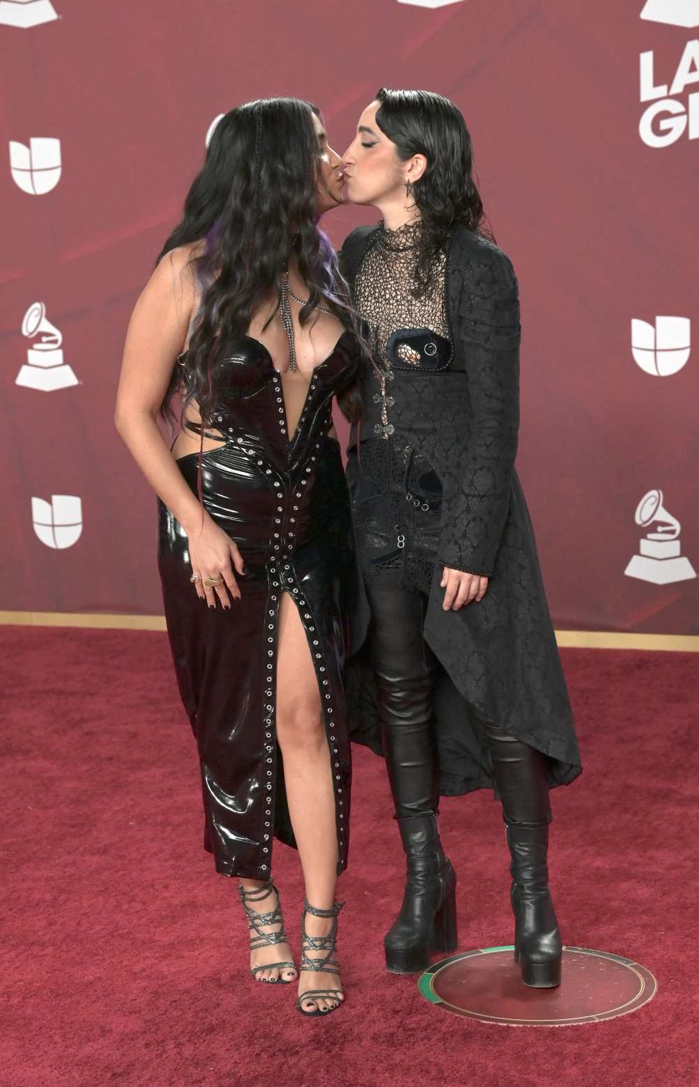 Gemeny Hern&aacute;ndez and Emily Estefan.