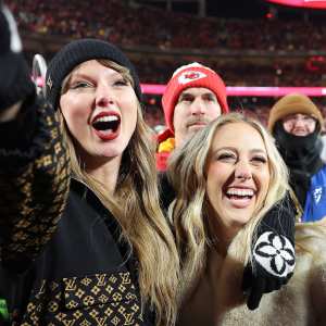 How Brittany Mahomes Subtly Supported Taylor Swift’s ‘Life of a Showgirl’