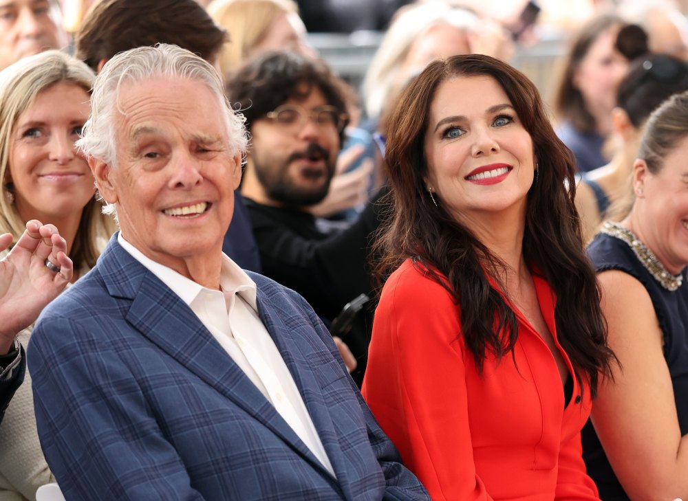Gilmore Girls Stars Joins Lauren Graham for Walk of Fame Ceremony | Us ...