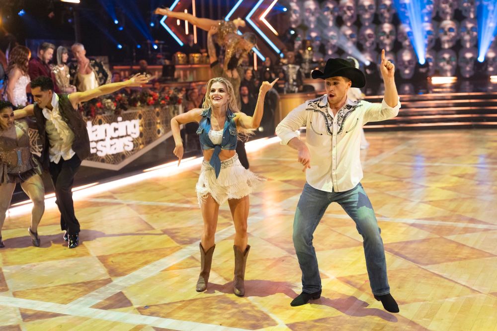 Russell Crowe Sends DWTS' Robert Irwin 'Very In-Depth Feedback' Every Week