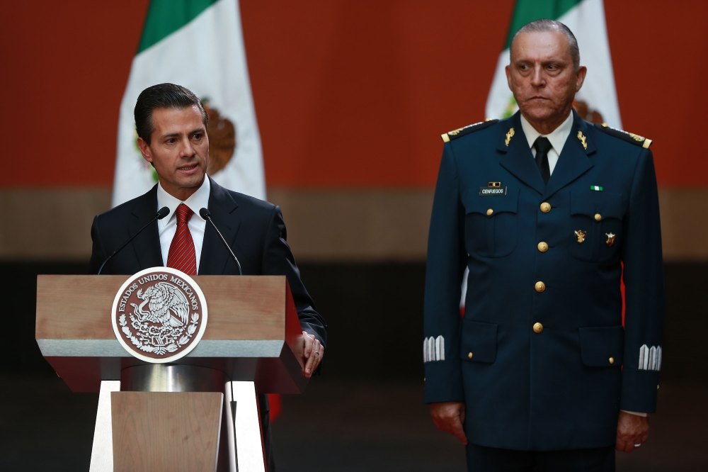 Enrique Peña Nieto, ex presidente de México, junto al general Salvador Cienfuegos.