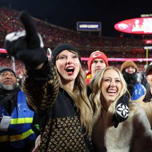 GettyImages2196122861Stars Who Got Showgirl Messages From Taylor Swift
