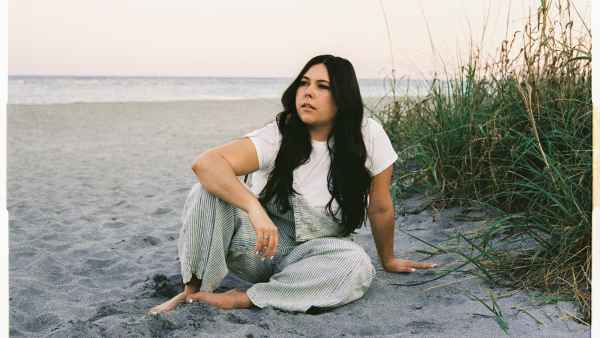 Gigi Perez, cantautora habla de sus raíces cubanas