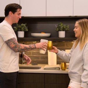 Jordan-and-Megan-Smoothie-Love_Is_Blind_n_S9_E9_00_00_47_17R