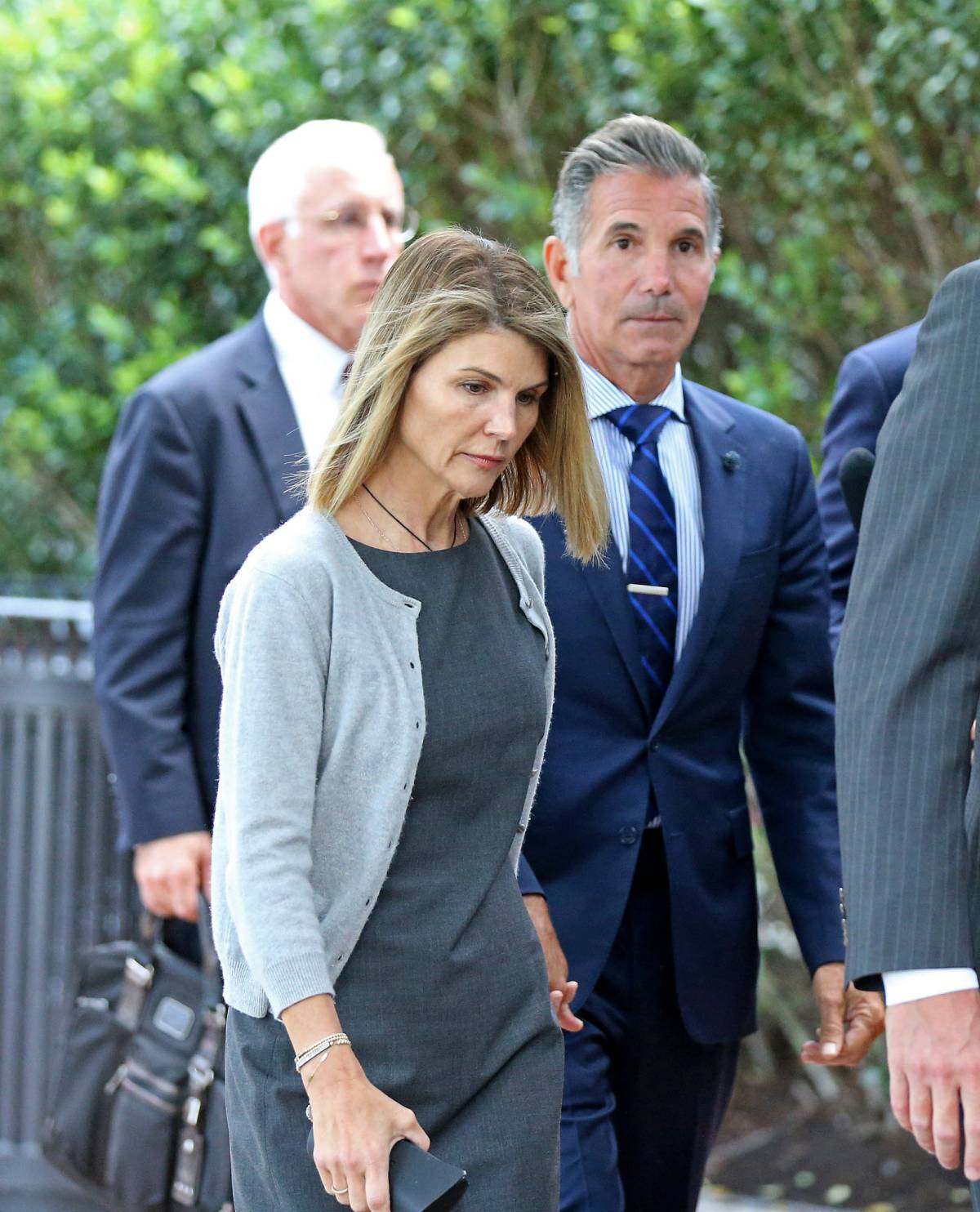El acuerdo prenupcial de Lori Loughlin y Mossimo Giannulli “no la ...