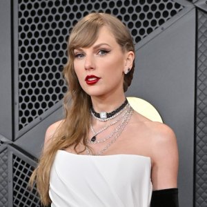 Mom of Taylor Swifts Late Childhood Friend Also Thinks Ruin the Friendship Is About Him GettyImages-1987588599