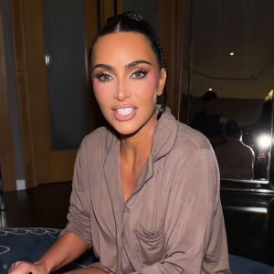 Promo Kim Kardashian Latex Look Turns Into a Lube Fashion Emergency Naomi Watts Comes to the Rescue