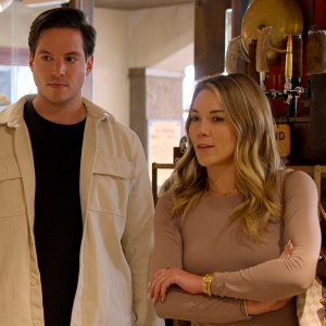 Sparkle-Megan-and-Jordan-Love_Is_Blind_n_S9_E11_00_22_29_10R