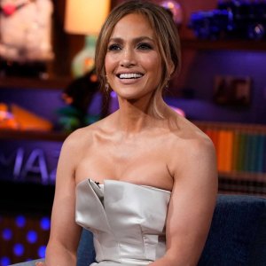 Jennifer Lopez Clutch Lookalike