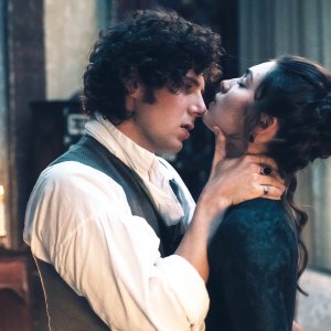 Vincent Lacoste and Anamaria Vartolomei in The Seduction