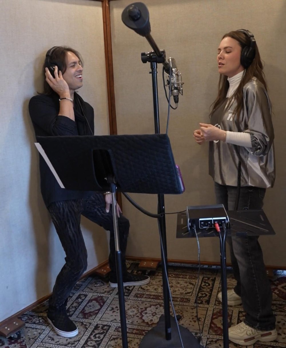 Luis Maldonado y Joy Huerta en el estudio de grabación