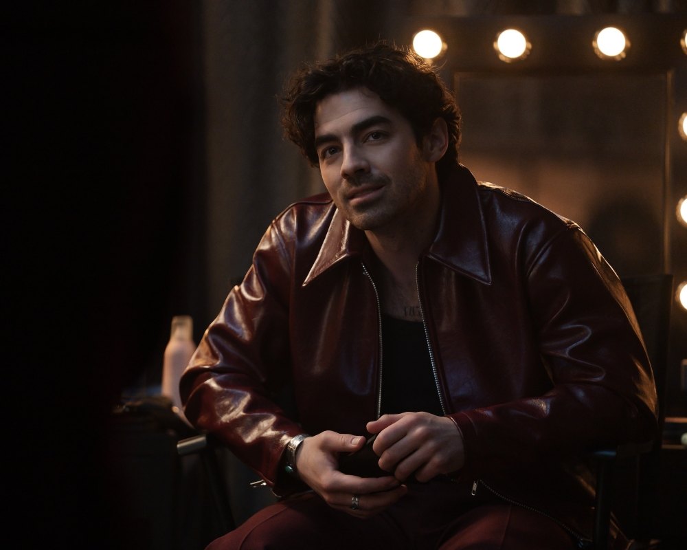 Joe Jonas Love Life A Very Jonas Brothers Christmas Movie