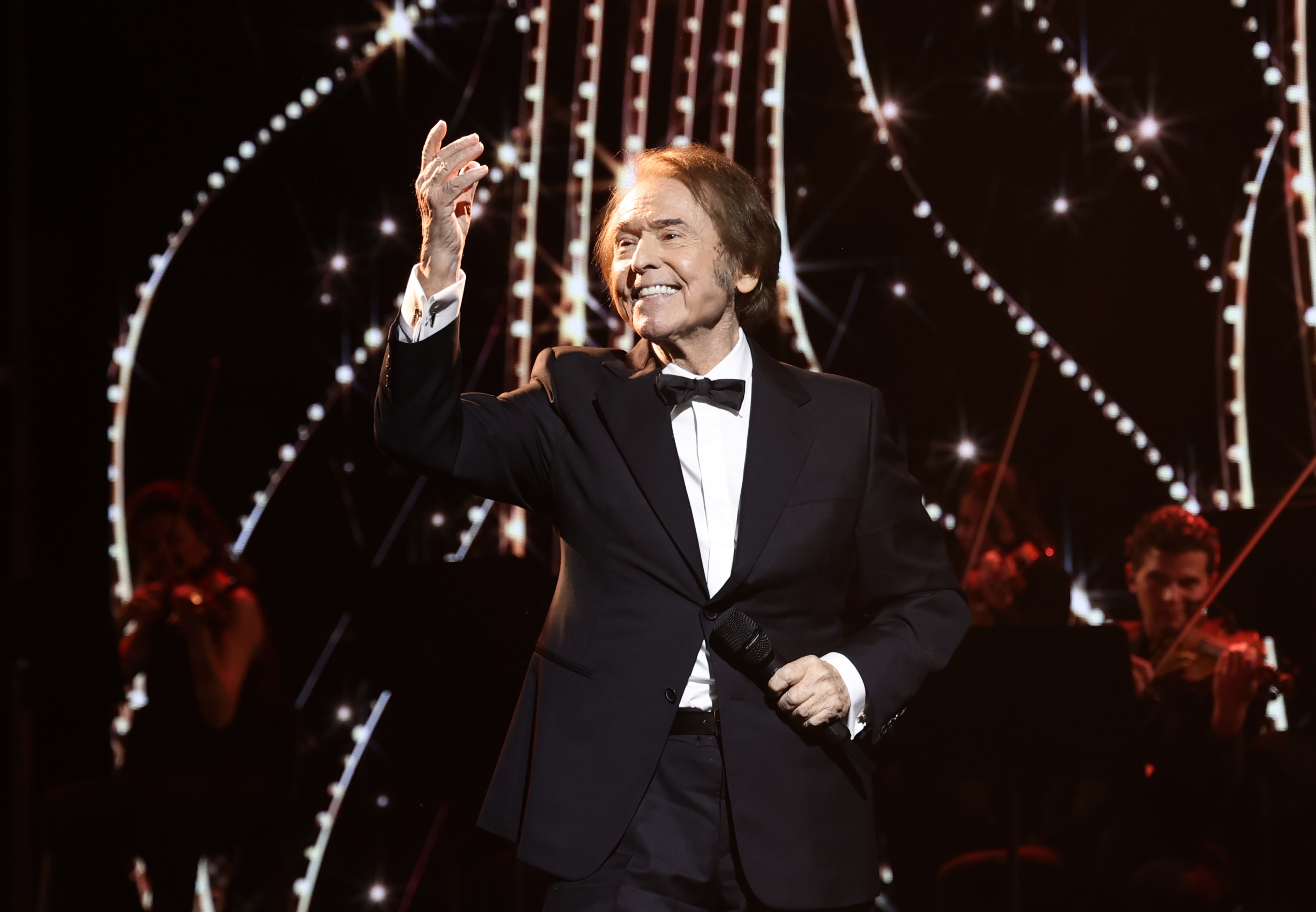 Homenaje a Raphael como Persona del Año en los Latin GRAMMYs 2025.