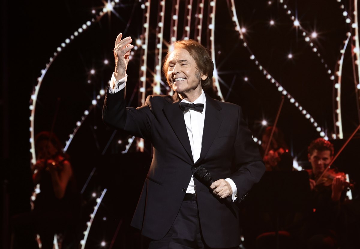 Homenaje a Raphael como Persona del Año en los Latin GRAMMYs 2025.