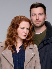 Sarah Drew and Peter Mooney in Mistletoe Murders