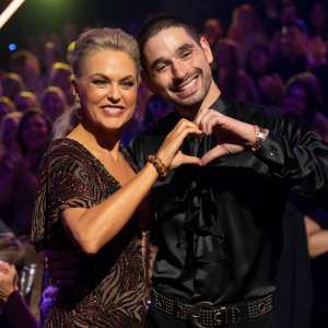 Alan Bersten Says Elaine Hendrix Finally Got Scores She Deserves