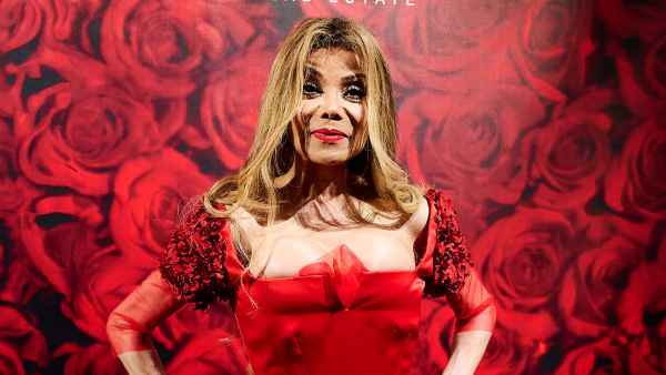 Feature La Toya Jackson Hints at Health Issue in Cryptic Video