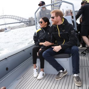 meghan markle veja sneakers
