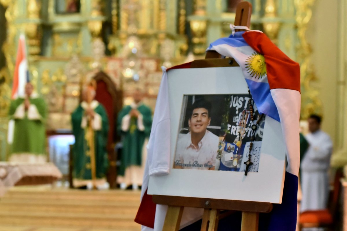 Imagen de Fernando Báez Sosa en una iglesia de Asunción, Paraguay.