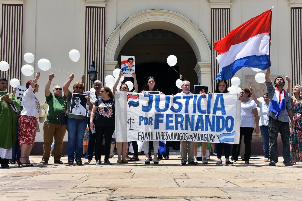 Manifestantes piden justicia por la muerte de Fernando Báez Sosa.