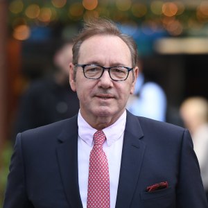 Kevin Spacey Clarifies ‘Rumor’ He Has ‘No Home’ After Sexual Assault Allegations: ‘Need to Respond’