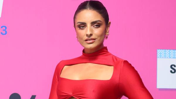 Aislinn Derbez.