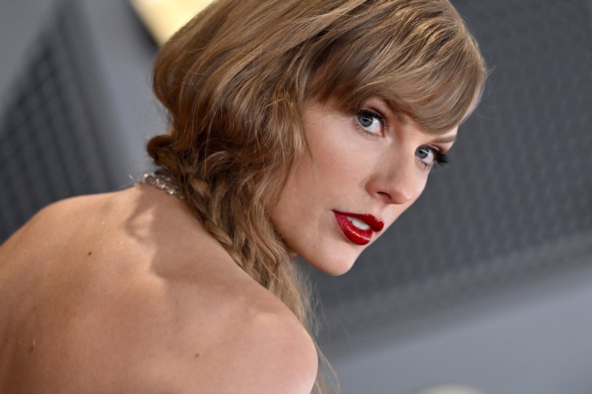 taylor swift birkenstocks